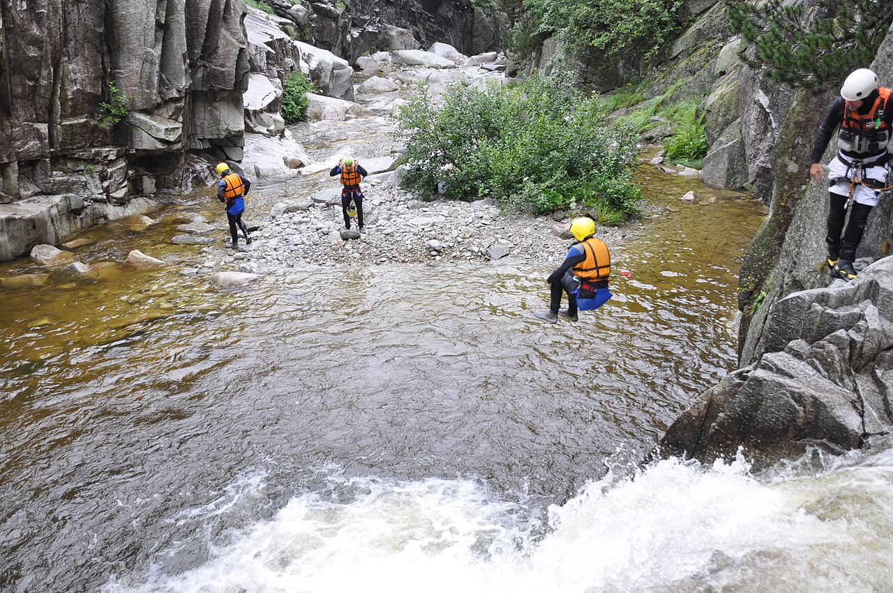Accueil à Vallon et baptême d’eau vive